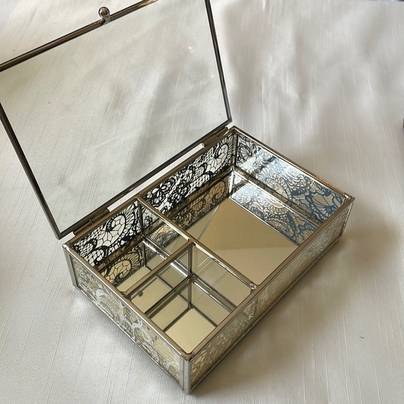 Tahari Home silver lace filigree glass mirror box for jewelry display keepsake - Picture 3 of 12